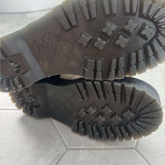 Dr. Martens White Leather Boots with Black Laces - Picture 4 of 9